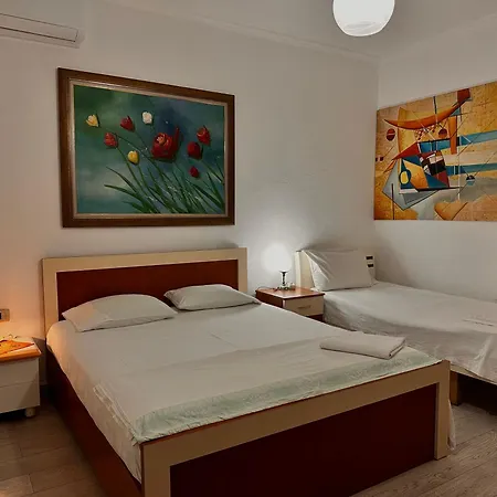 Hostel Grande House