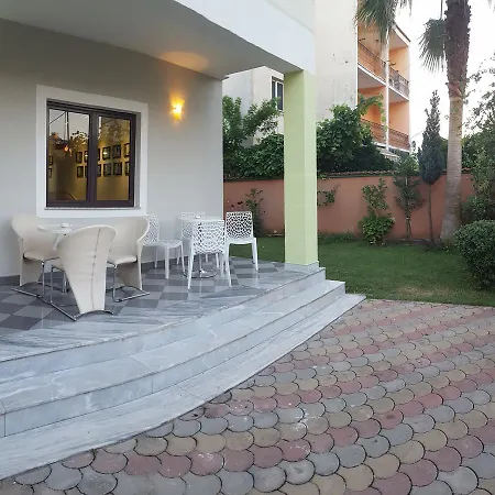 Hostel Grande House
